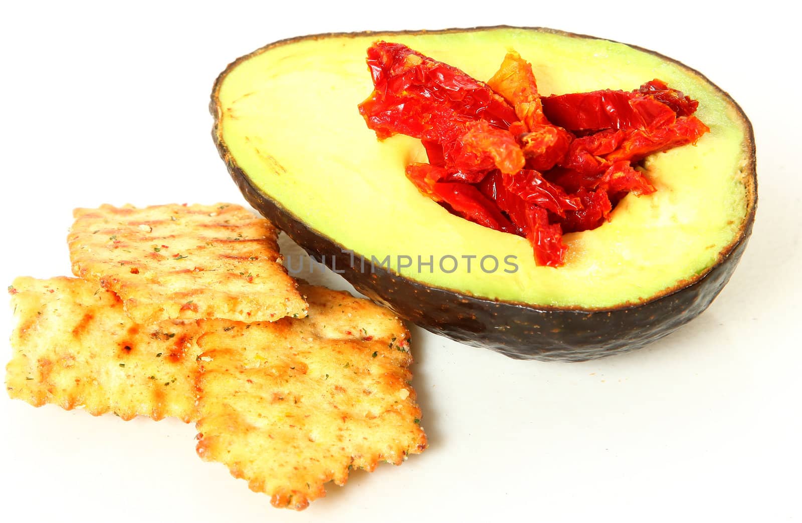 Avocado and tomato snack with crackers.