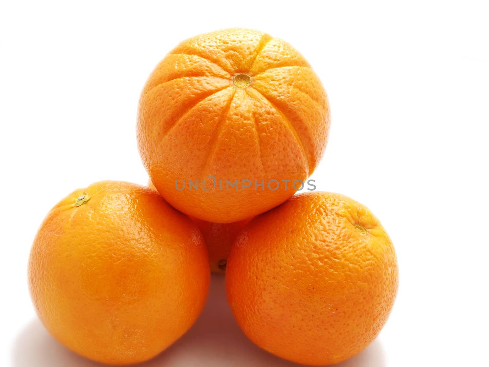 Orange fruits by Arvebettum