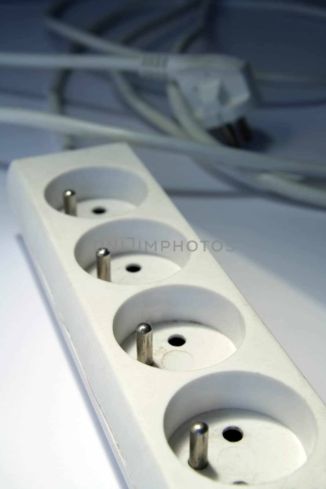 white electric expansion, with male plug, white to blue background