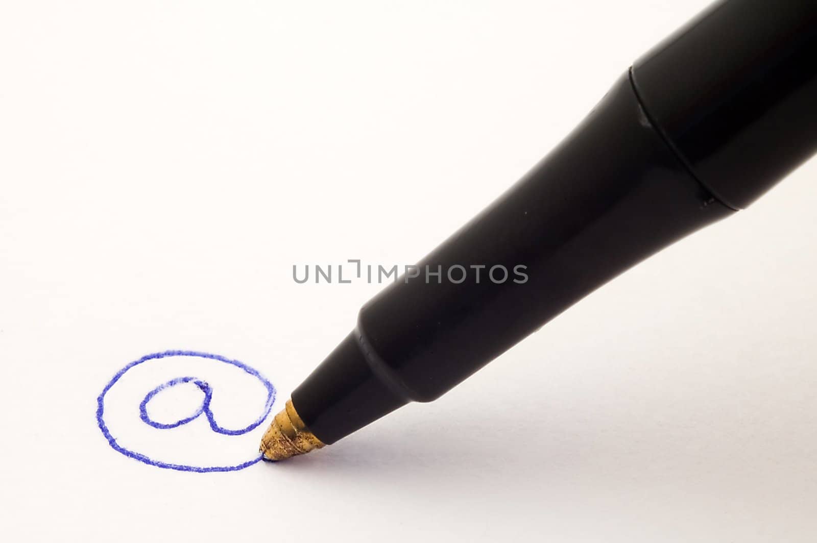 pen writing internet symbol on blank paper