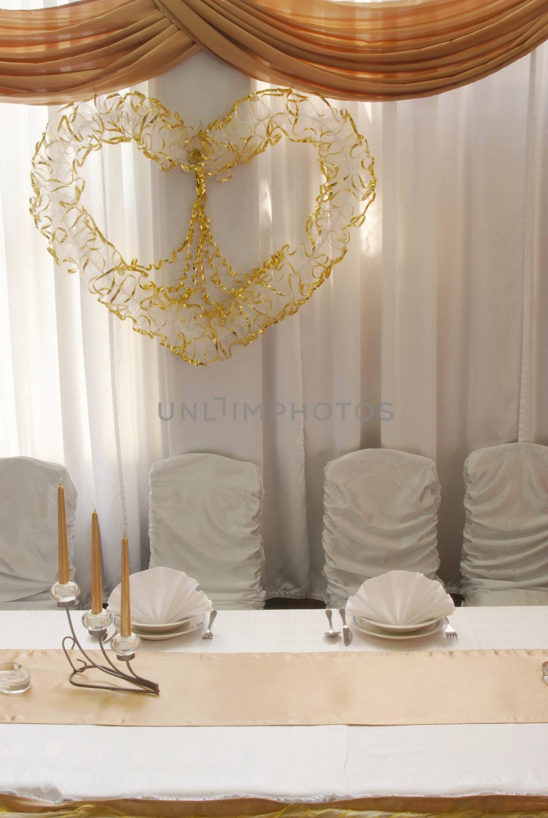 Wedding table reception decoration - focus on heart