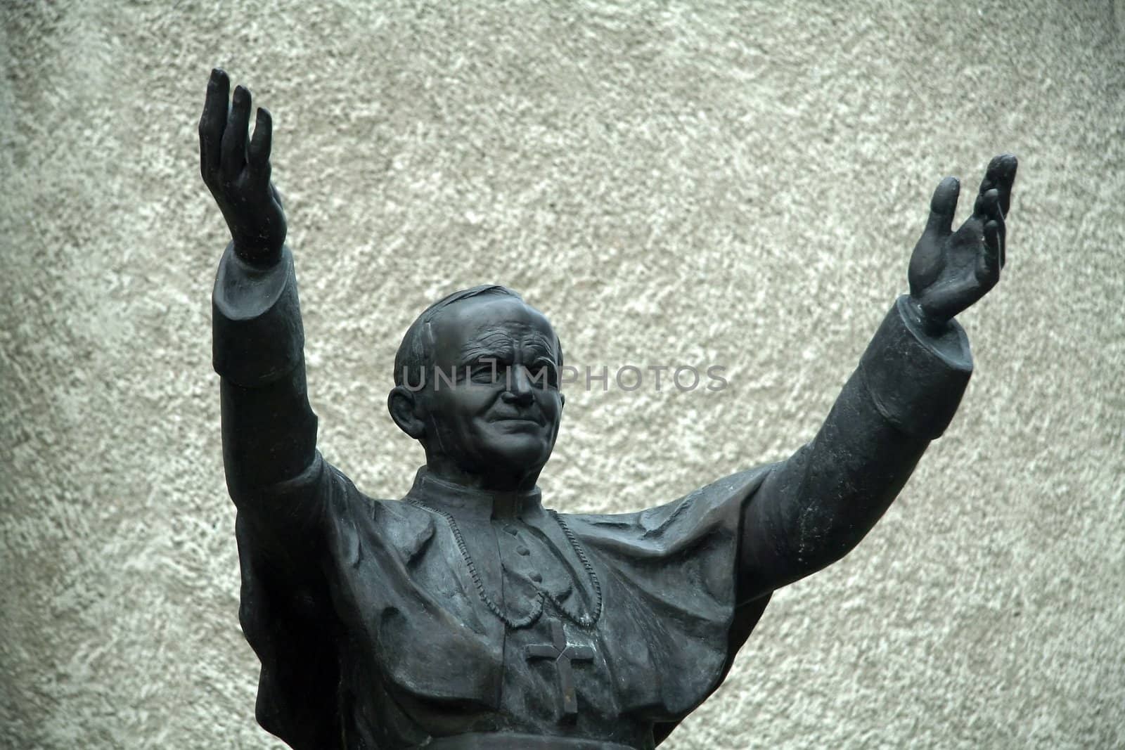 detail photo of john paul 2 sculpture in krosno, poland