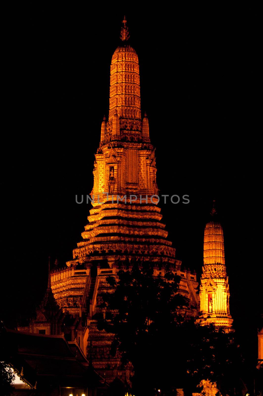 Wat Arun by pazham