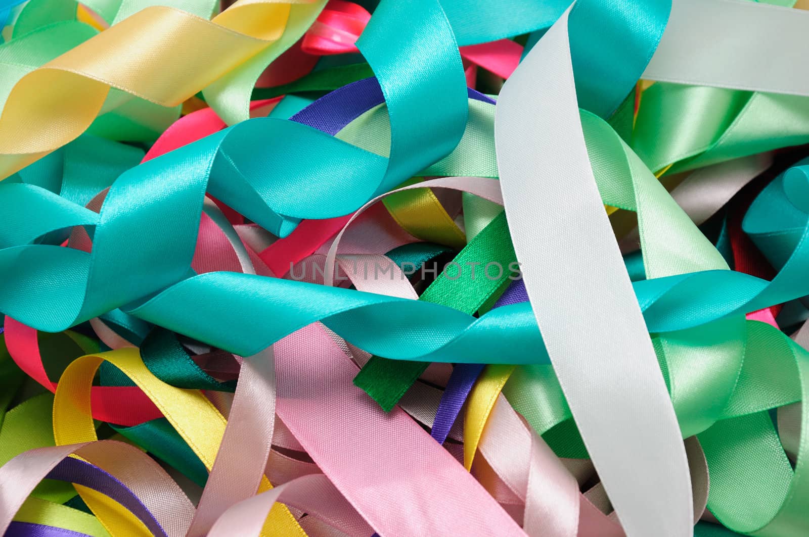 Multi-colored satin ribbons by Apolonia