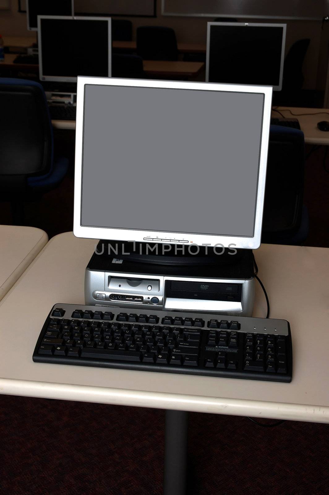 computer classroom by pazham
