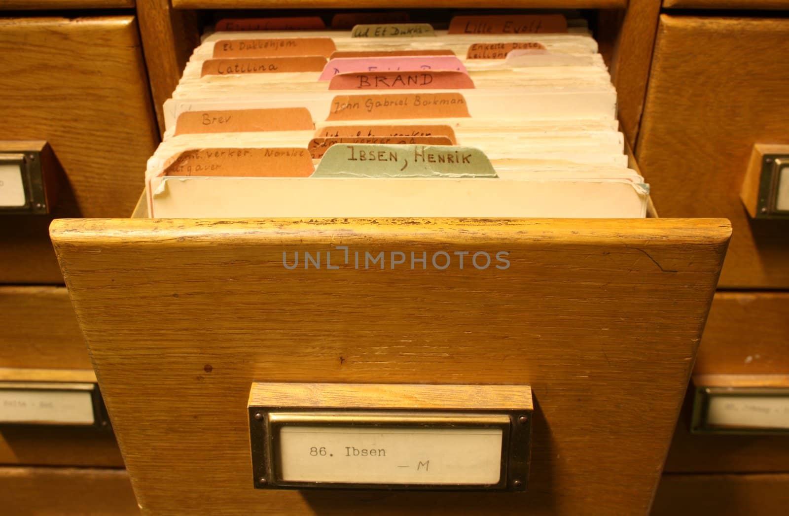 A drawer of Henrik Ibsen catalogue cards