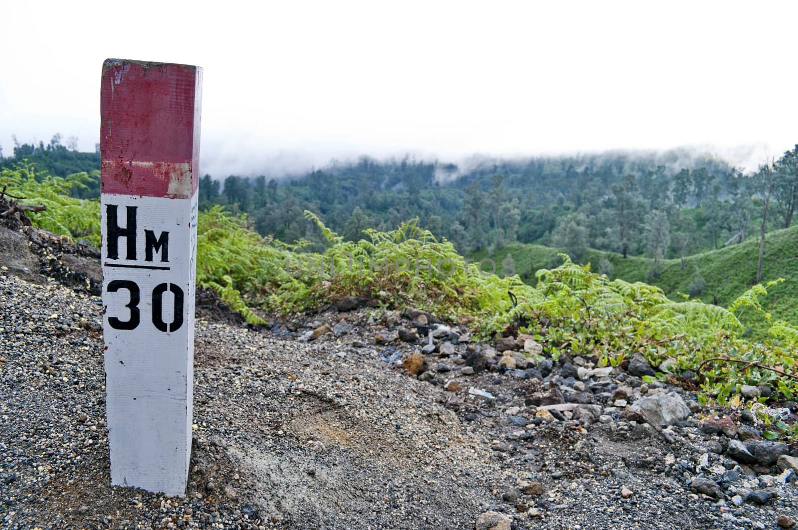 Mountain hiking sign for a high trial path