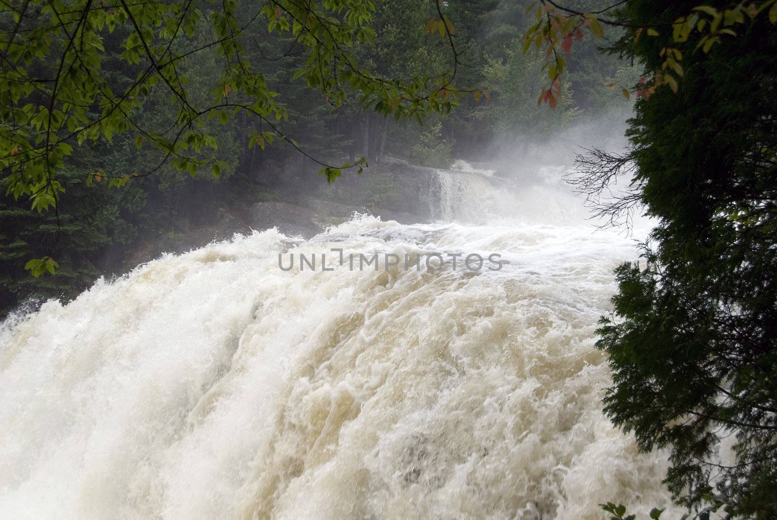 Powerful waterfall by nialat