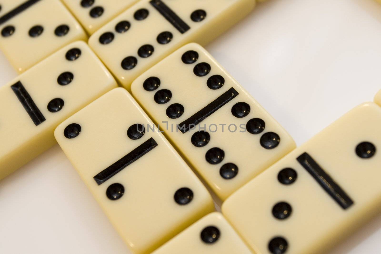 Domino game by shiffti