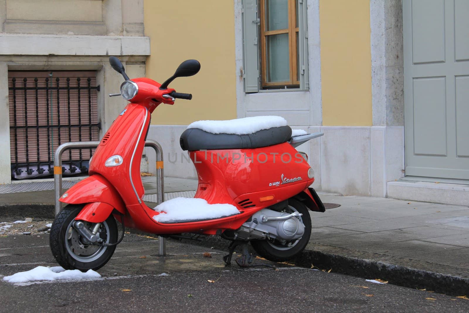 scooter red and snow