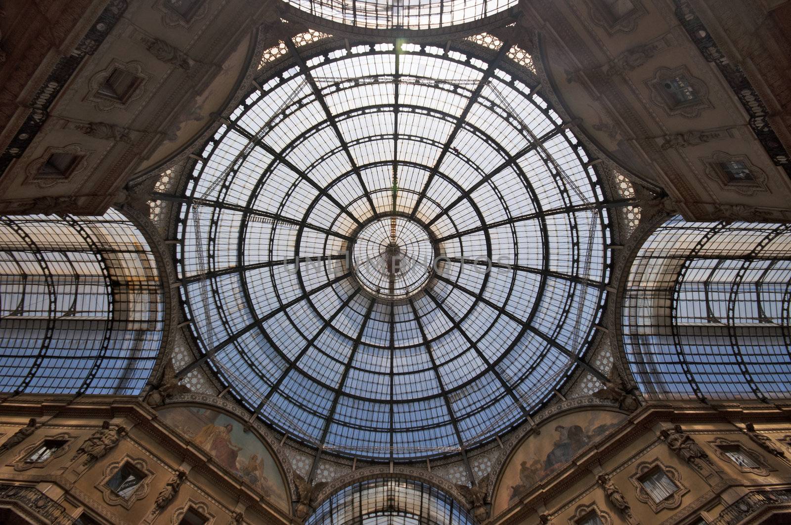 Galleria Vittorio Emanuele in Milan by johnnychaos