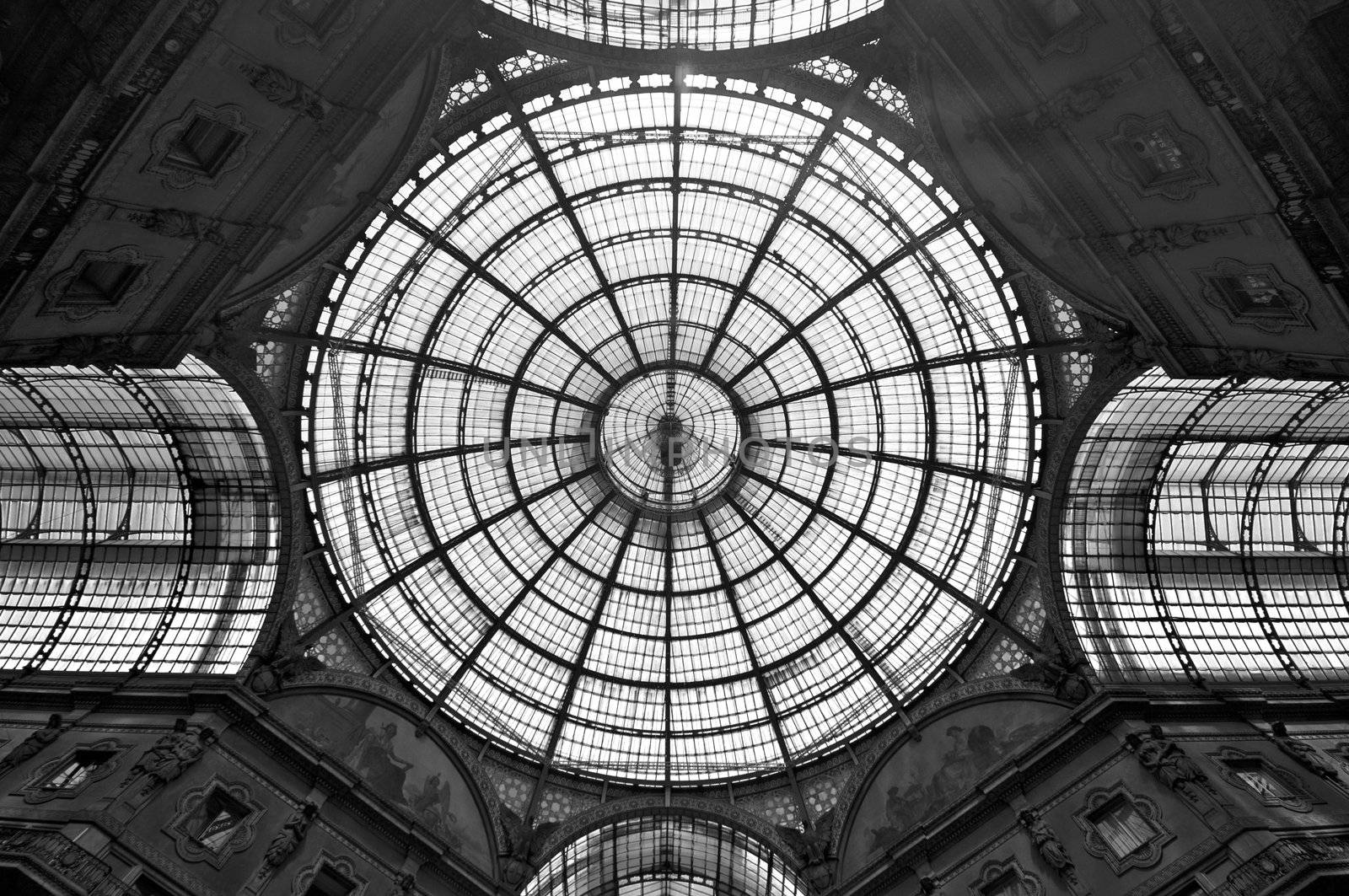 Galleria Vittorio Emanuele in Milan by johnnychaos