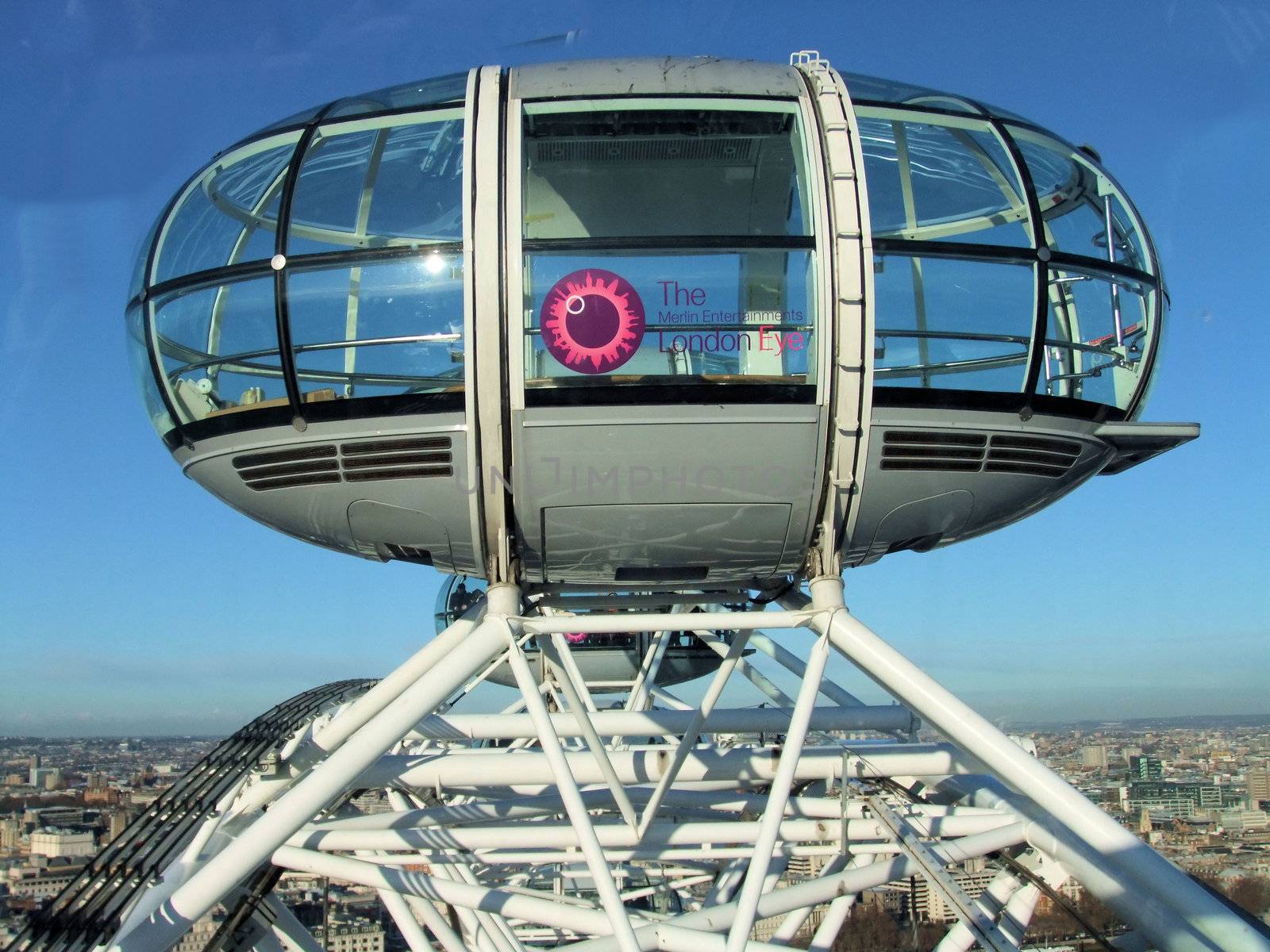 London eye capsule by pauws99