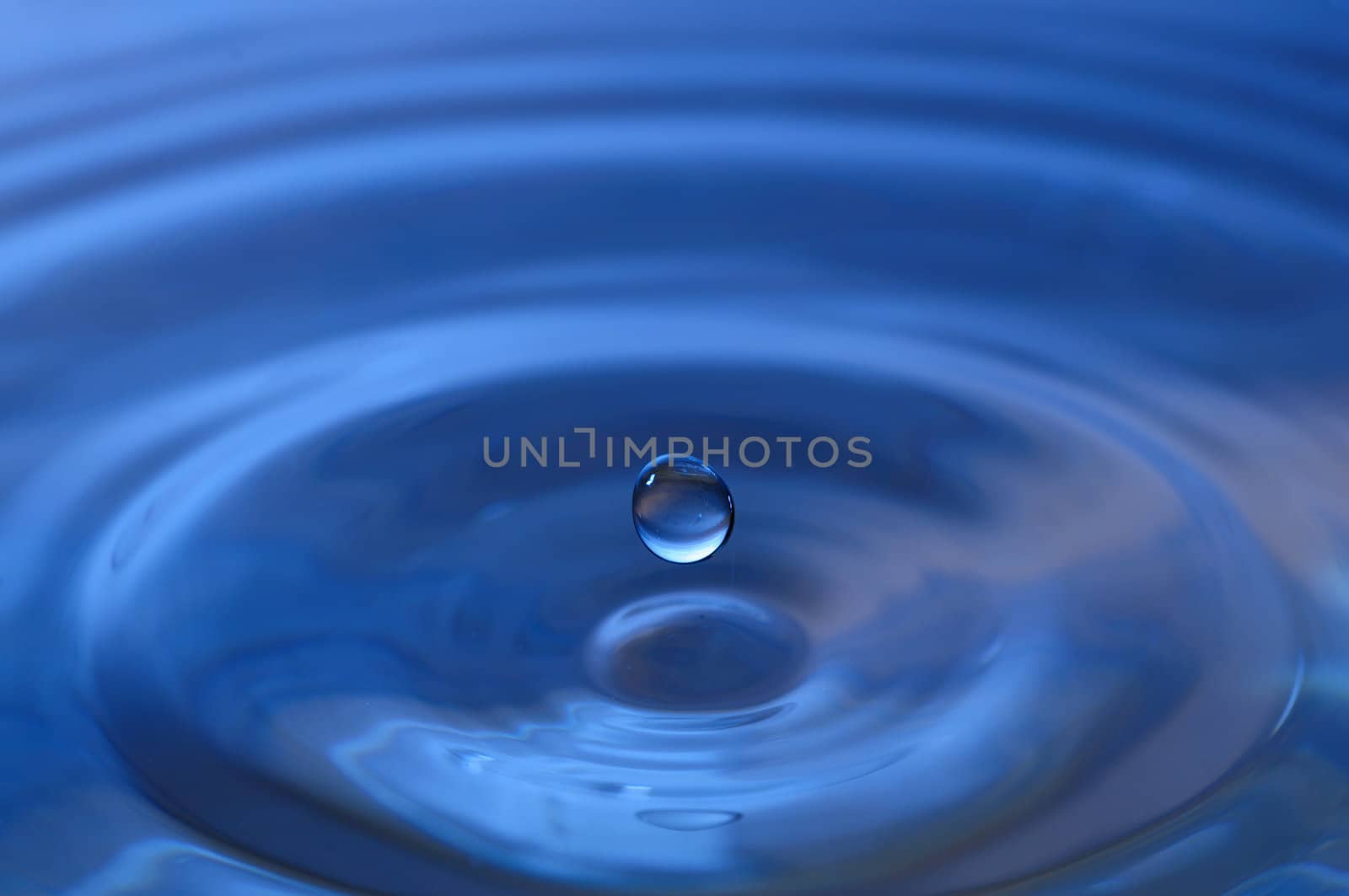 A water drop in the form of a pearl and splash