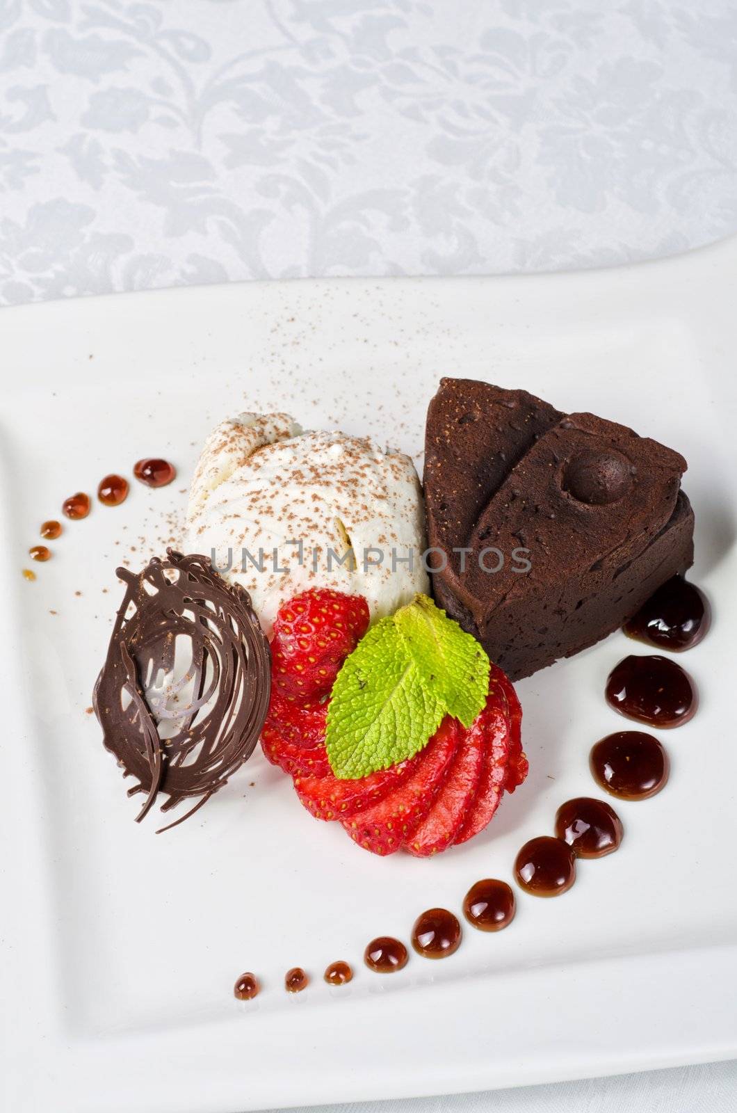 Chocolate flan with strawberries and chocolate, a wonderful dessert