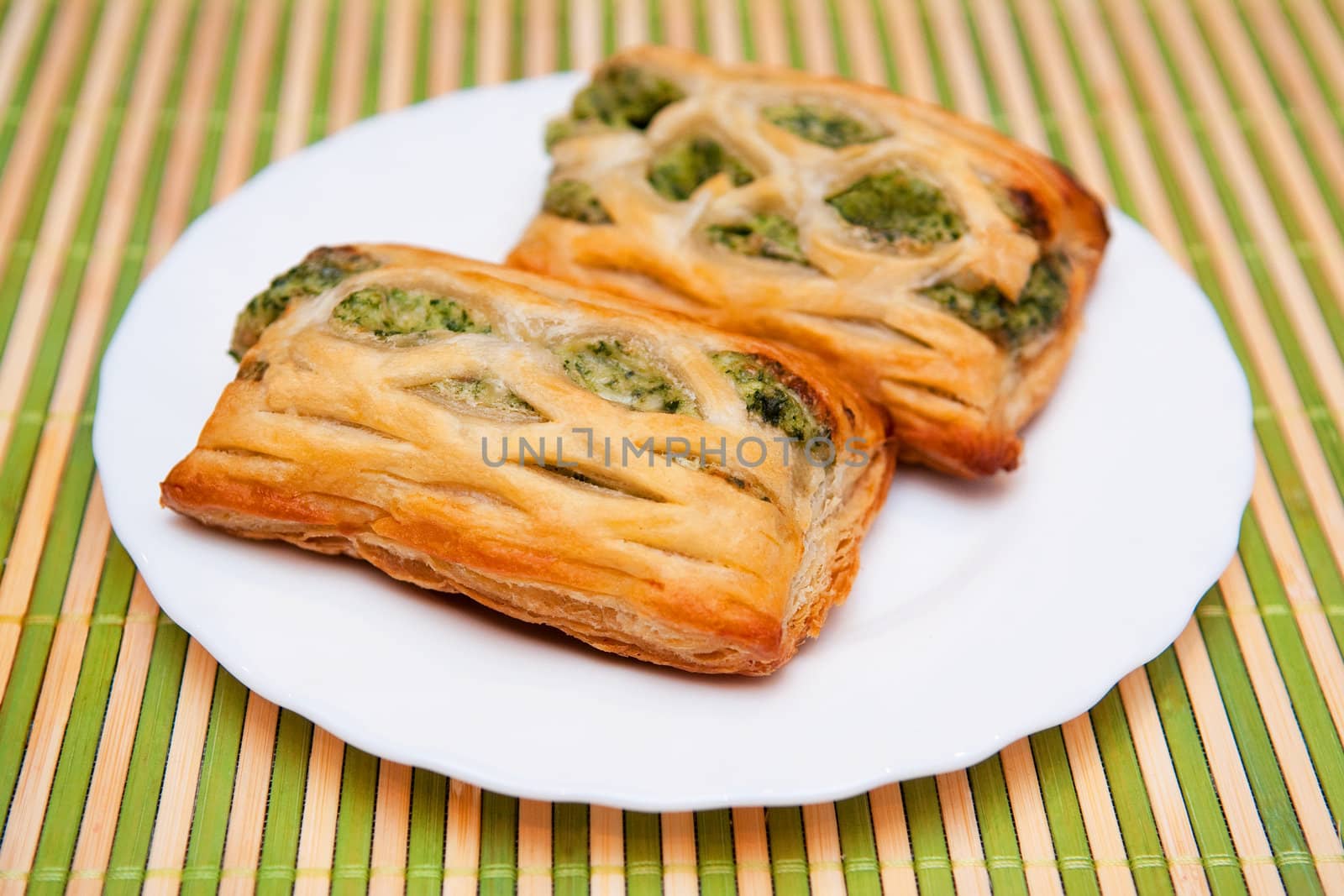 Two snacks made of french pastry and spinach
