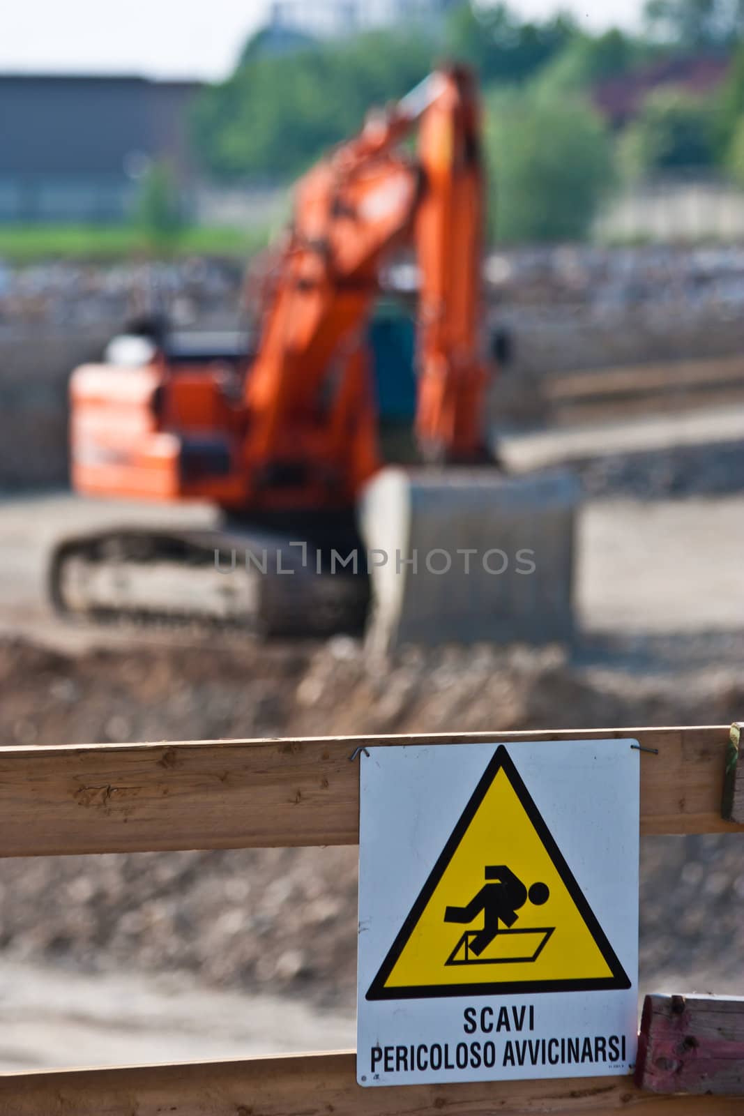 Sign of danger for work in progress (Italian) in a building site