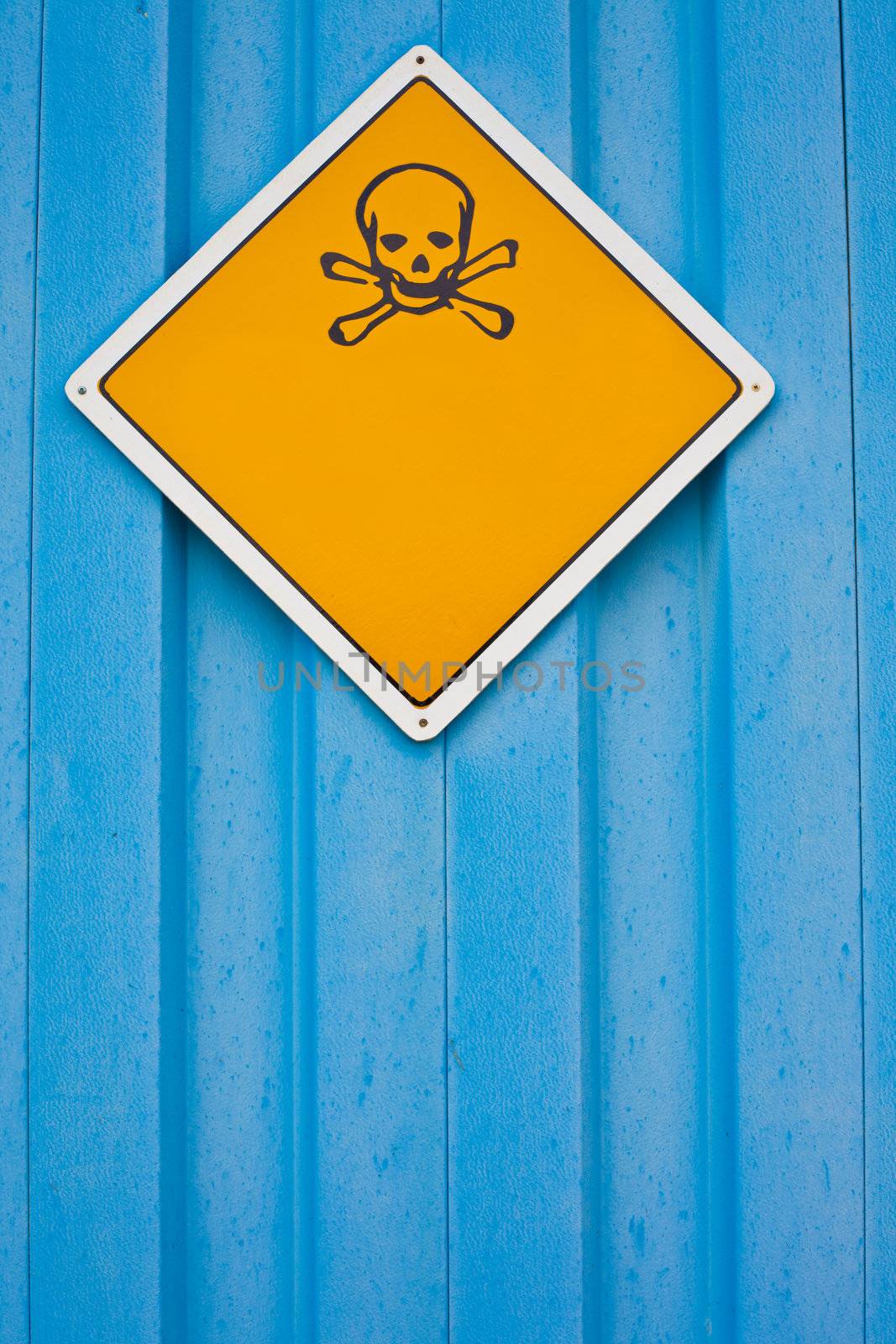 Skull and crossbones warning sign by PiLens