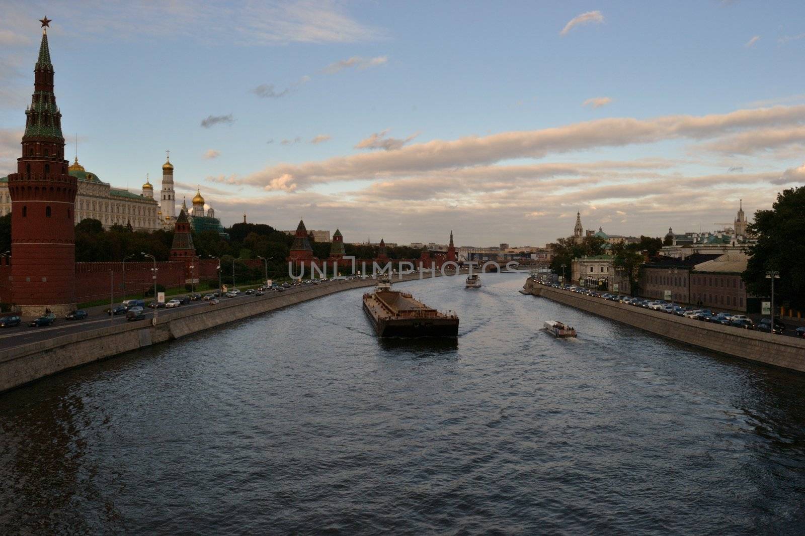The view of the Moskva river in the evening