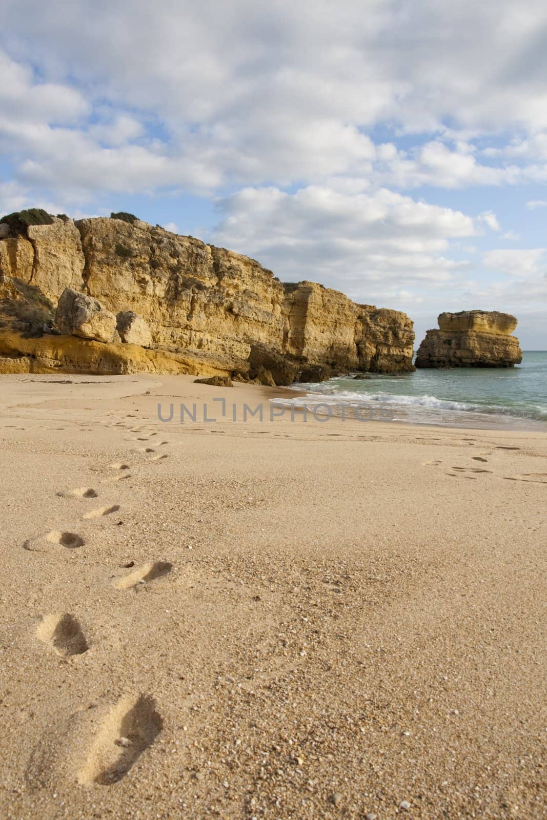 Wide view of the S.Rafael beach near Albufeira, on the Algarve.