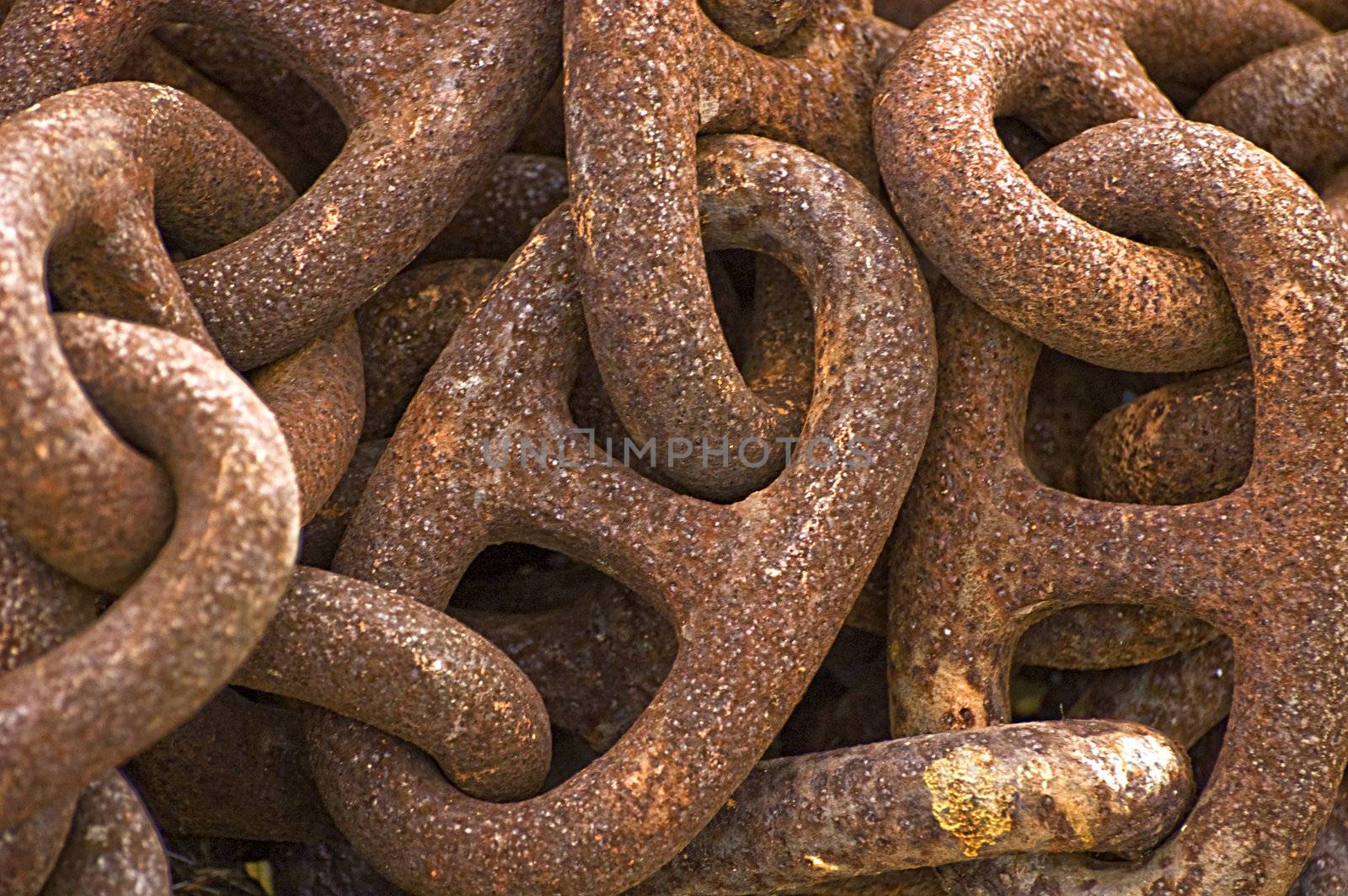 Links of an old rusty chain 