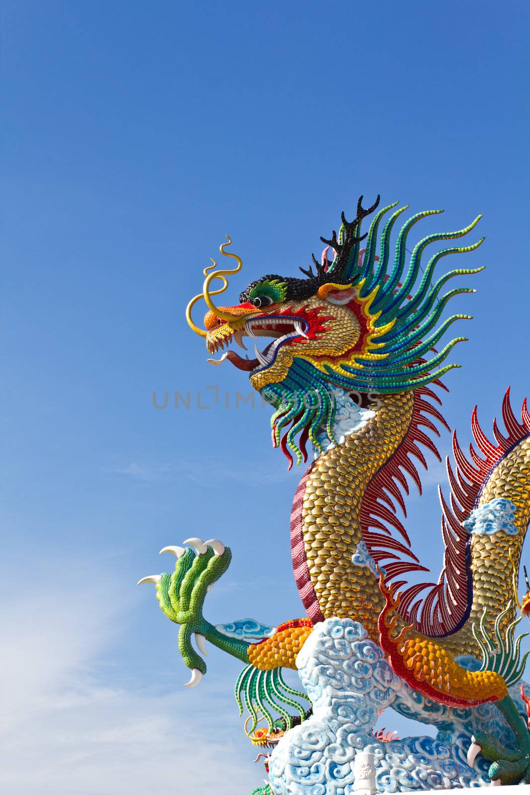 many big dragons are color , a city is Nakolsawun, Thailand  by lavoview