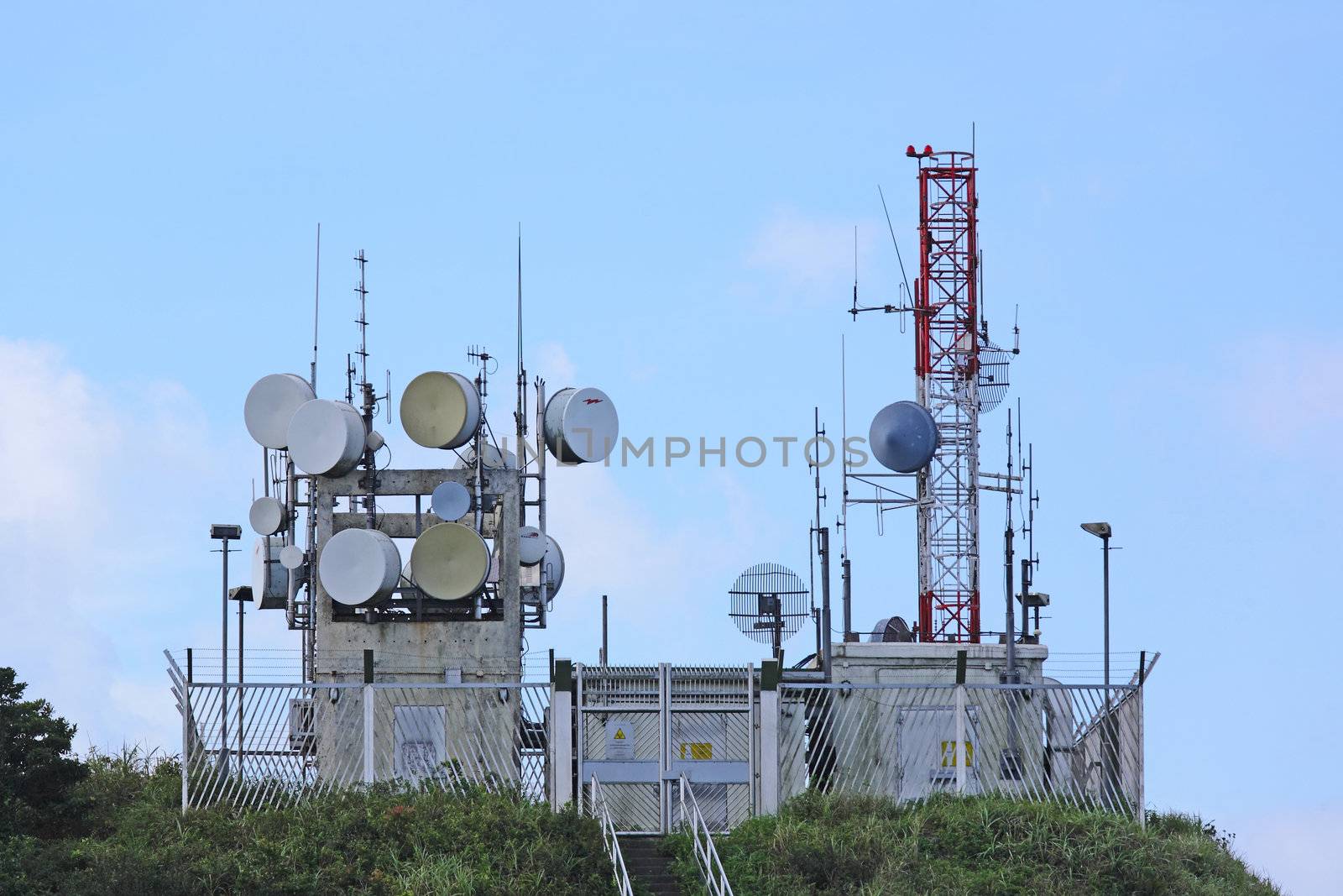 radio transmitter antenna station