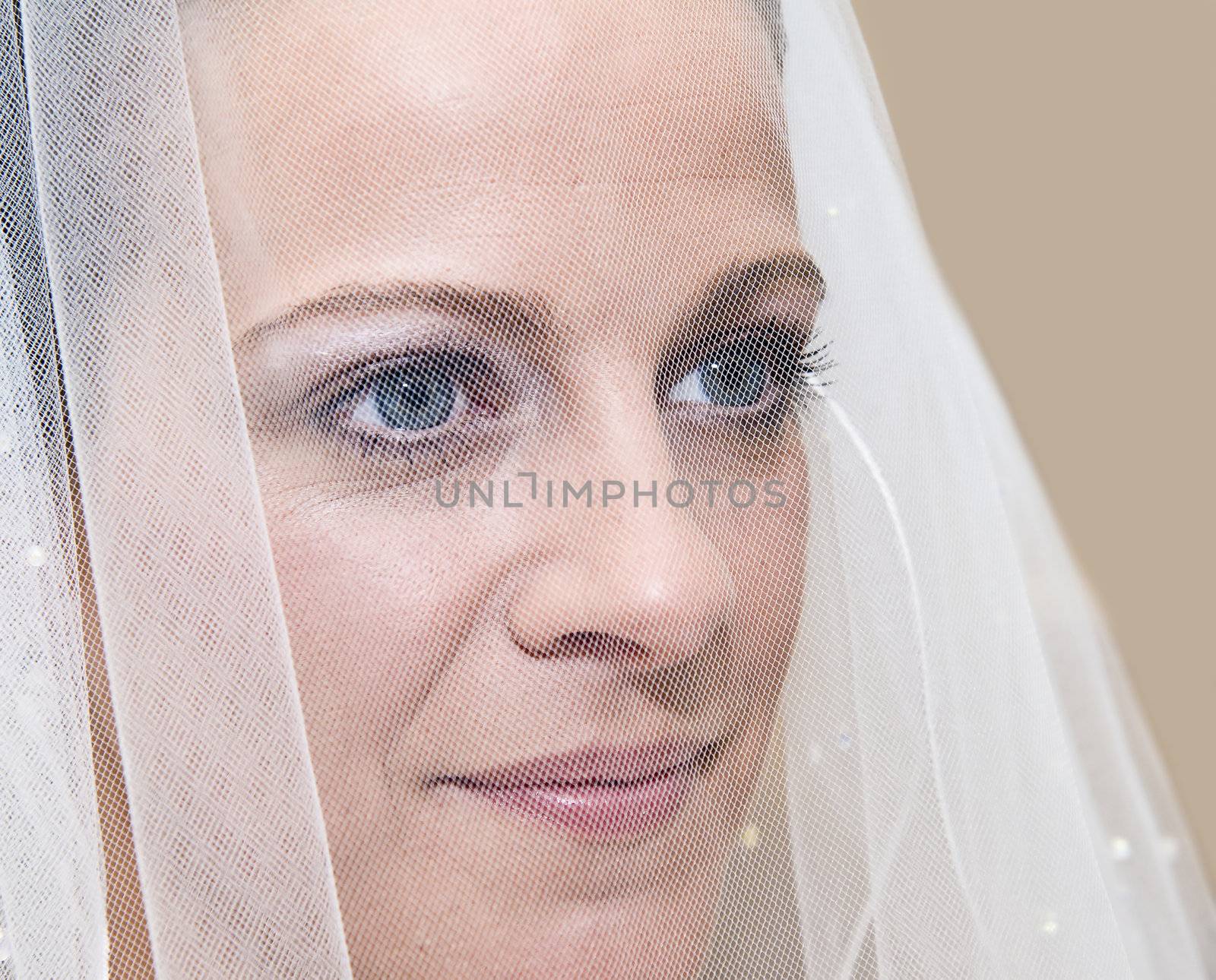 Close up portrait of beautiful young bride by Veneratio