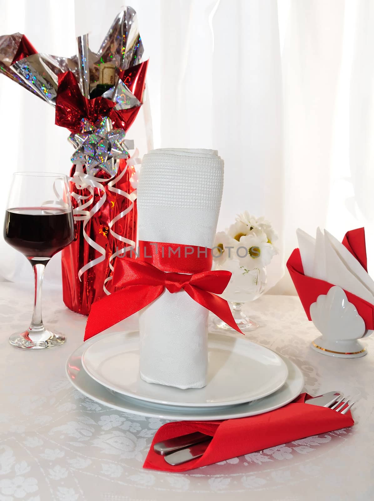 Serving holiday table by Apolonia