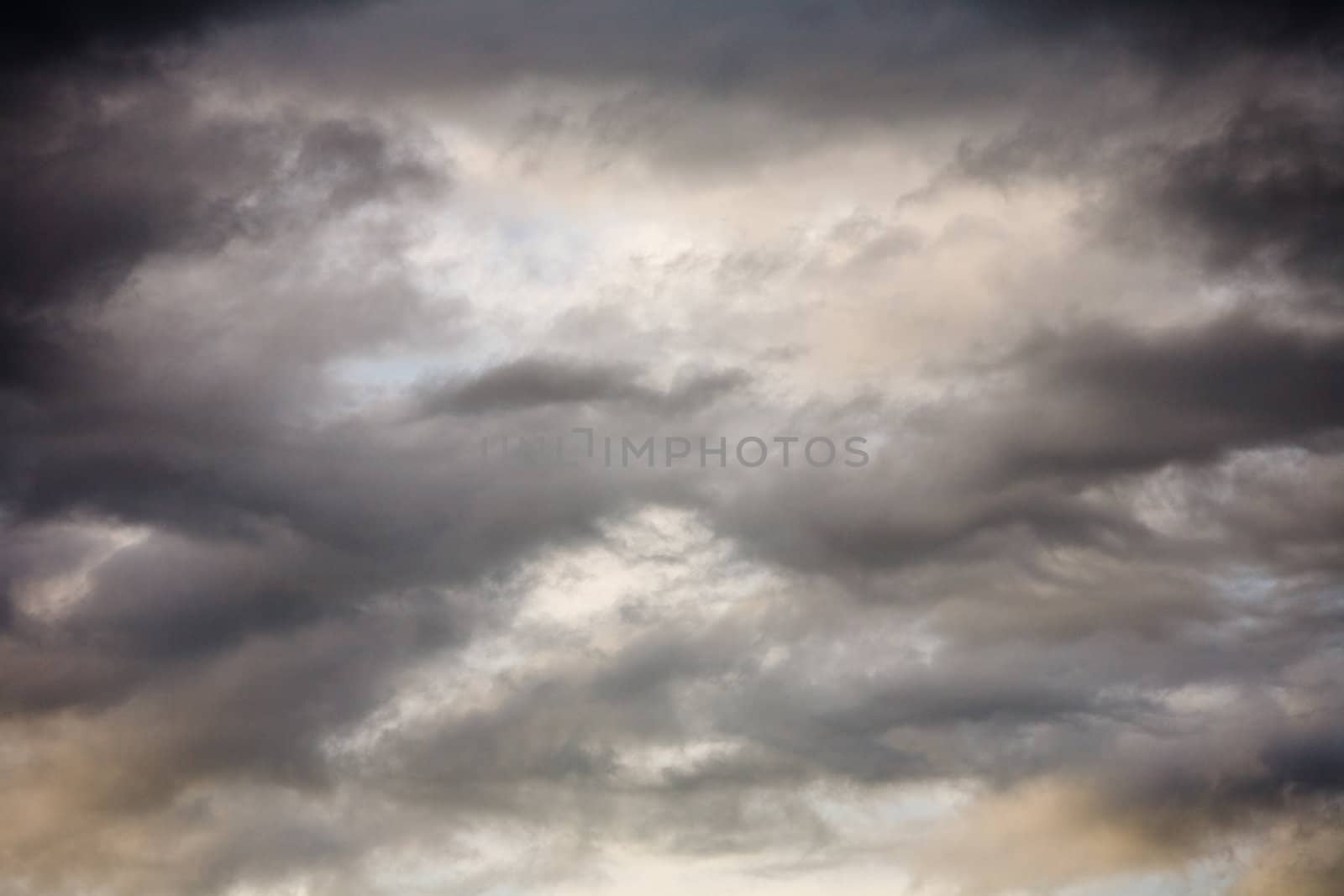 Dramatic Clouds by Luminis