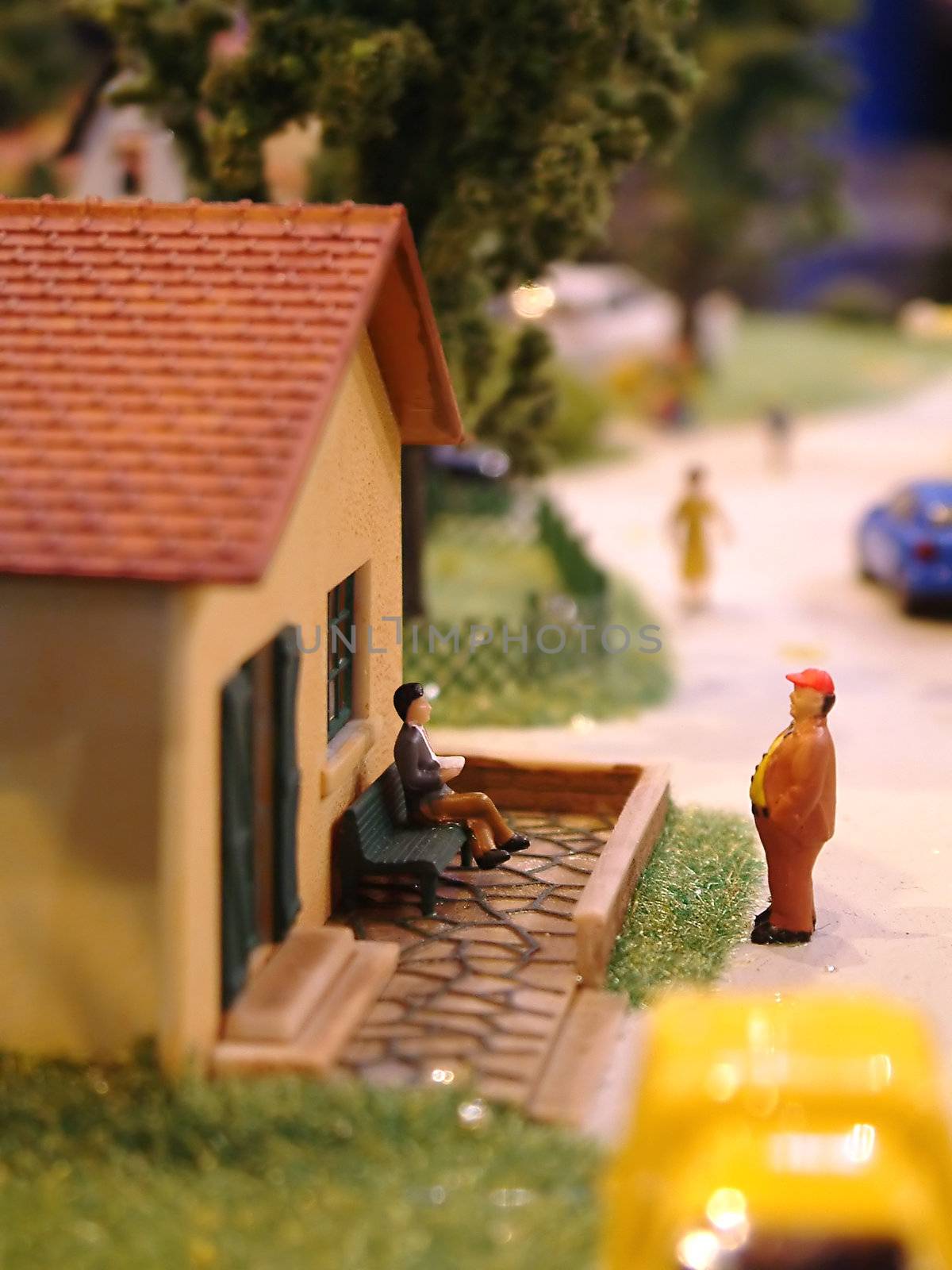 Reduced little house with two characters 