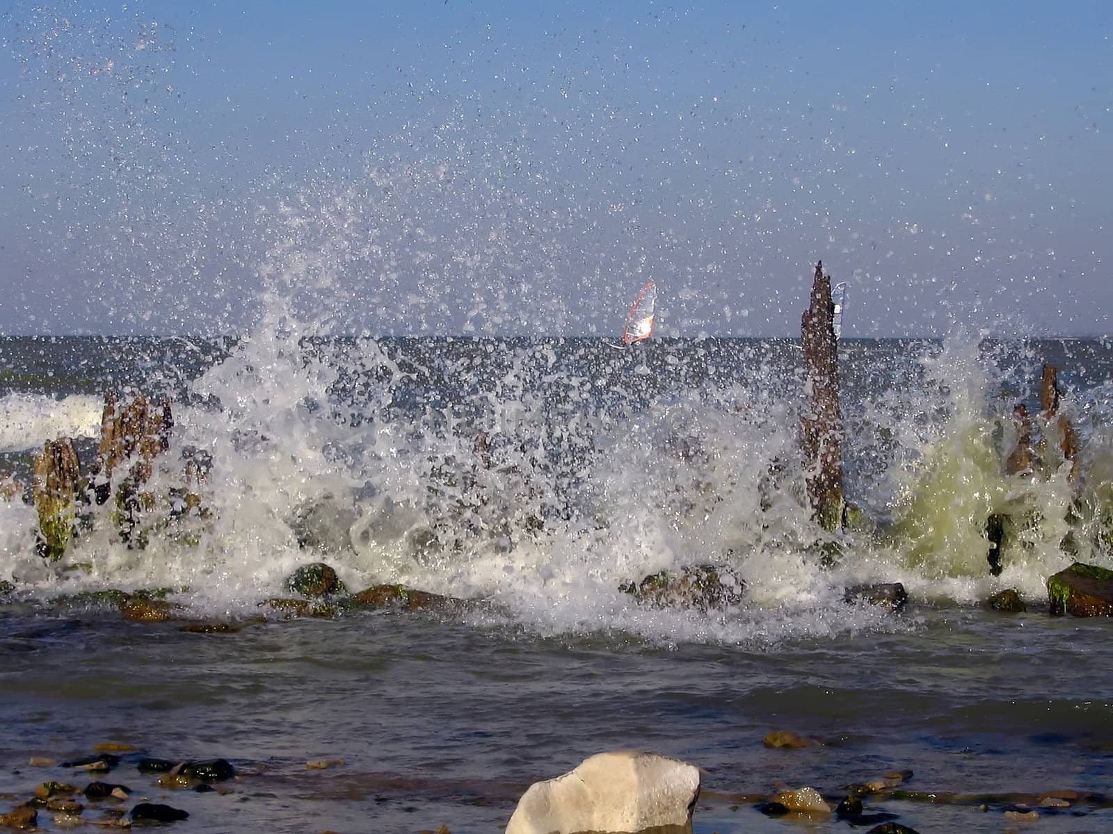 Waves, splashes and the old wooden breakwater