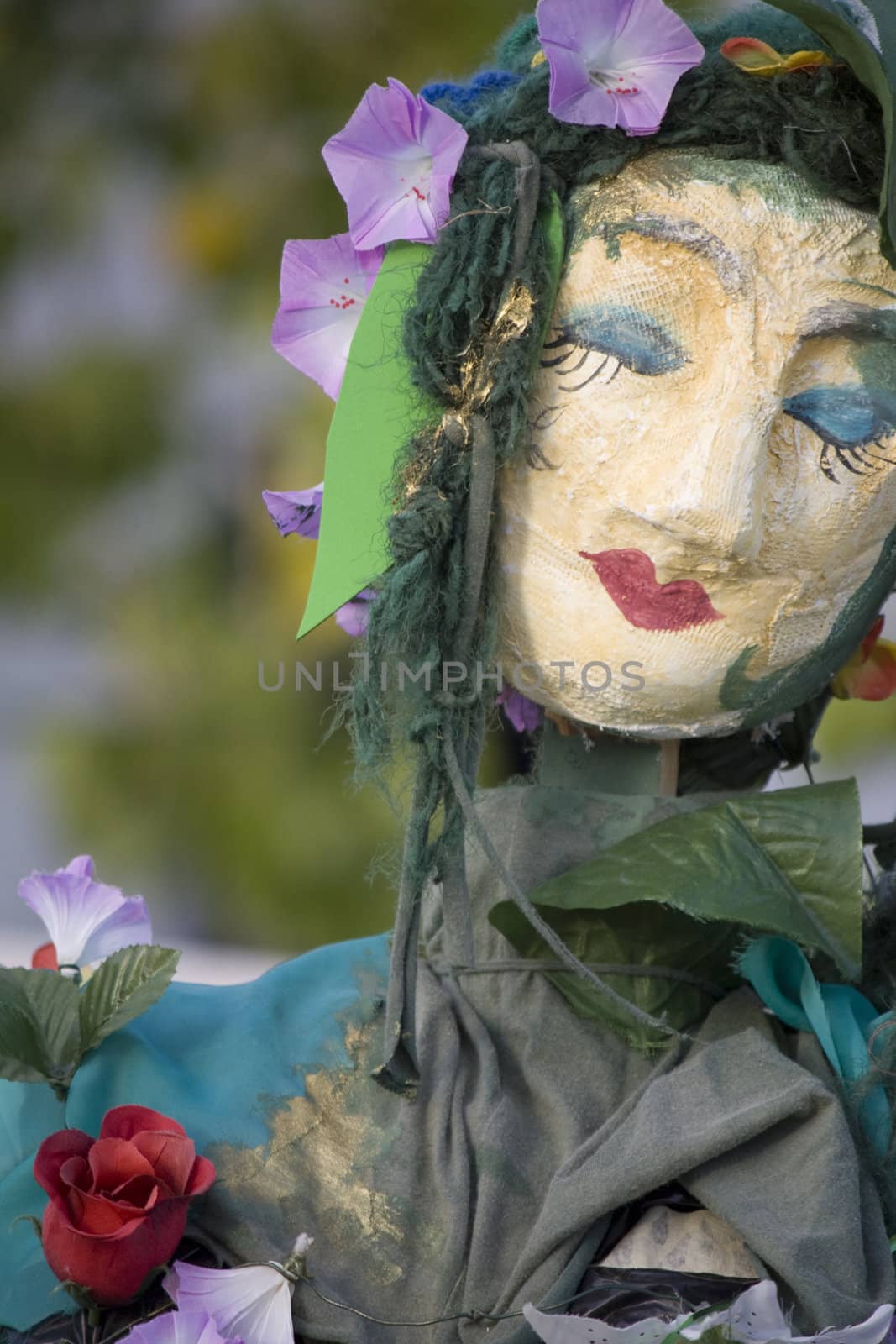 Close view of an handmade puppet recreating a portuguese feminine beauty.