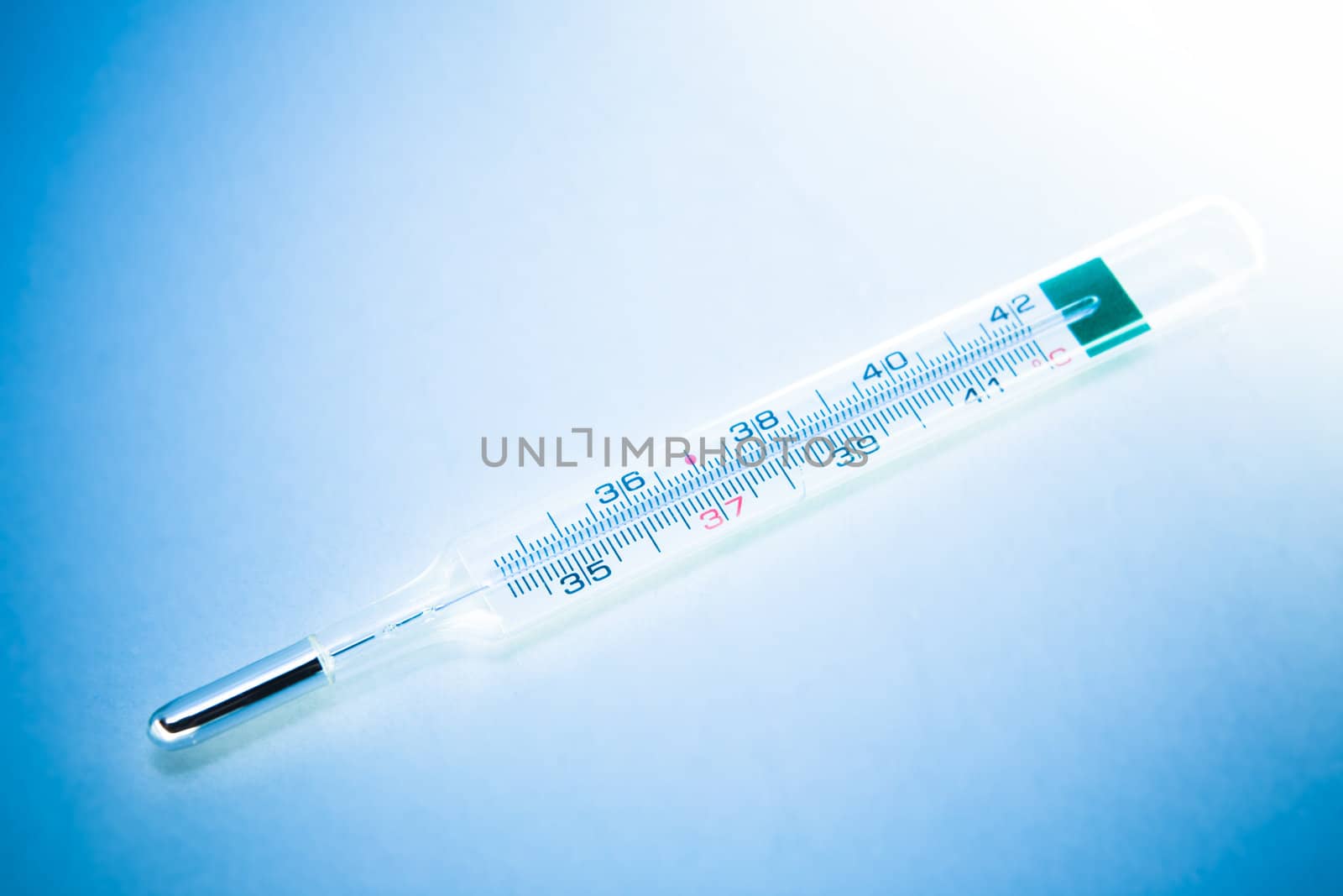 Clinical thermometer with celsius grade