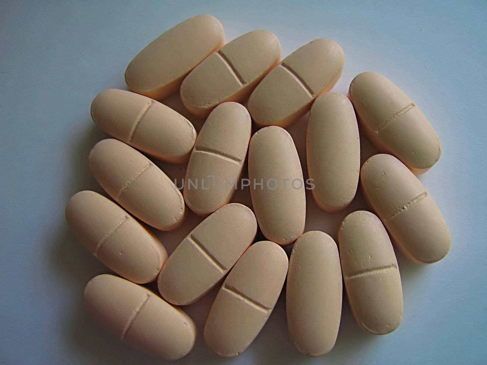 A photograph of pills detailing their shape.