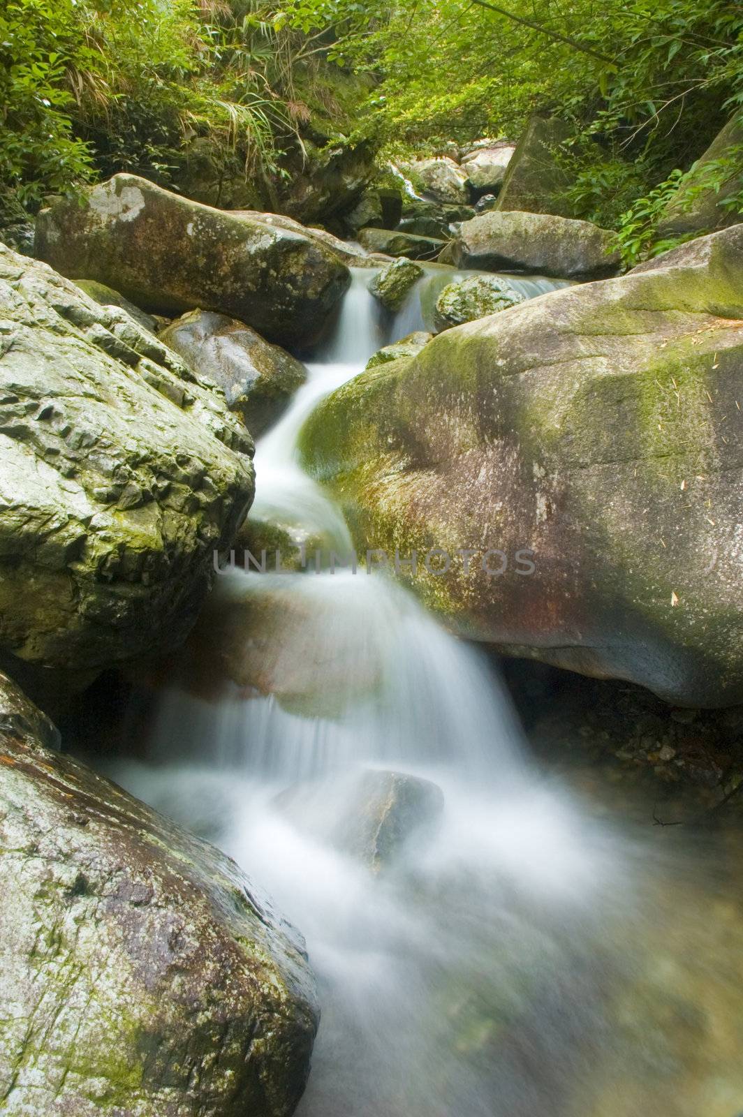 green waterfall by yuliang11