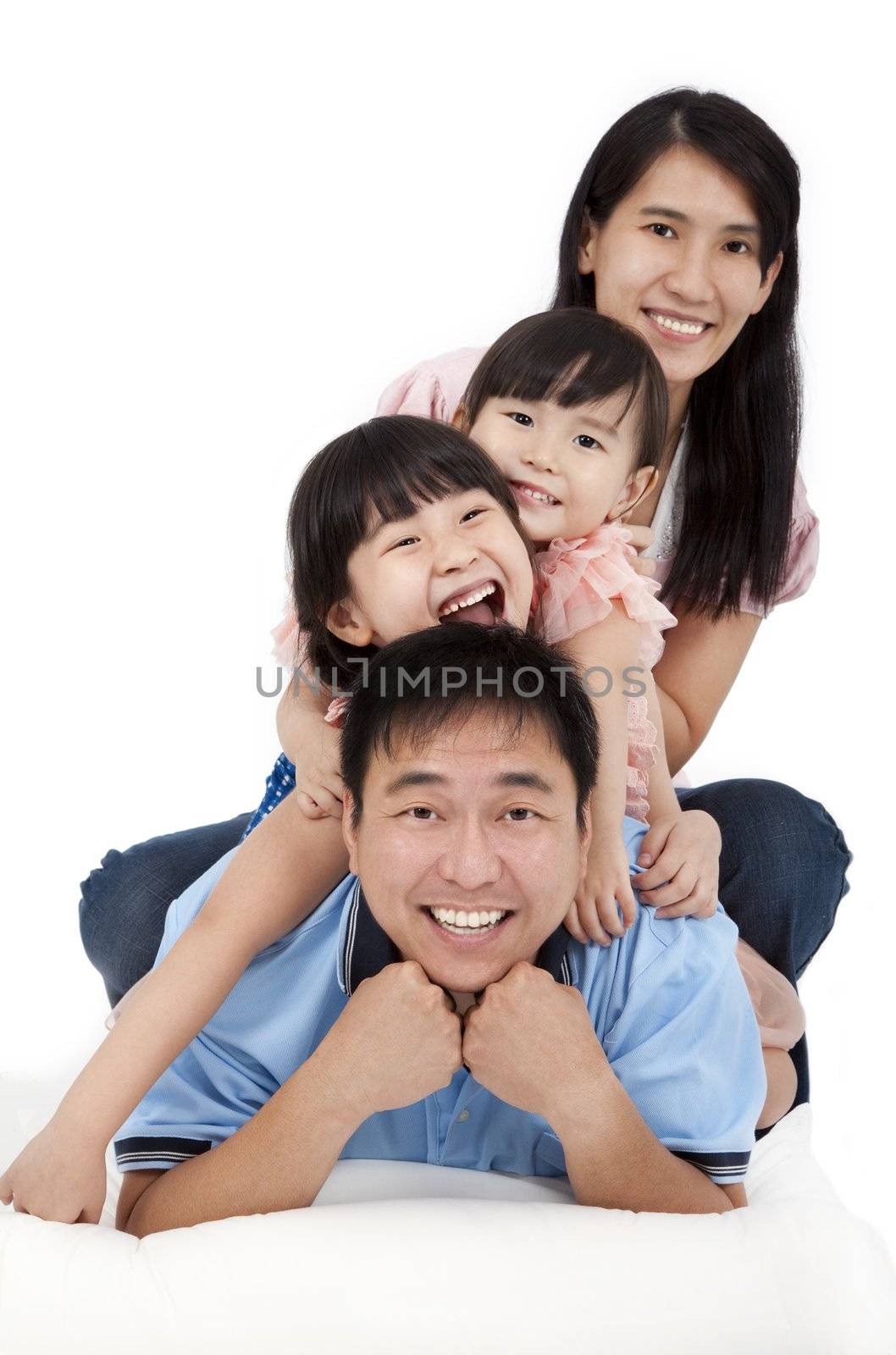 Happy Asian Family by tomwang