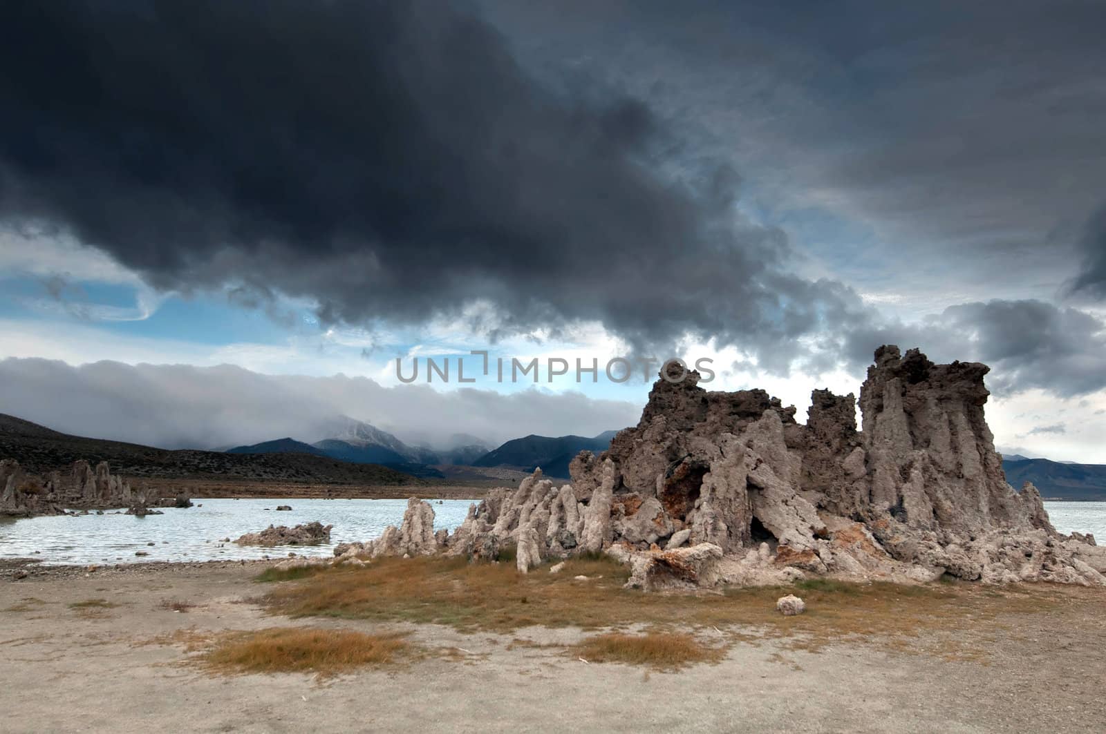 An autumn morning at Mono Lake