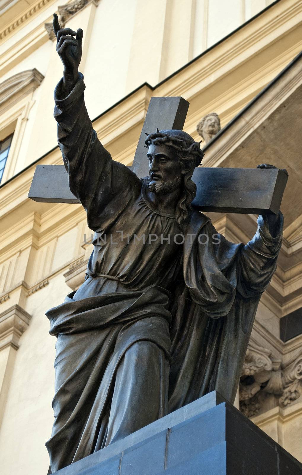 Image of Jesus Christ carrying the Cross.