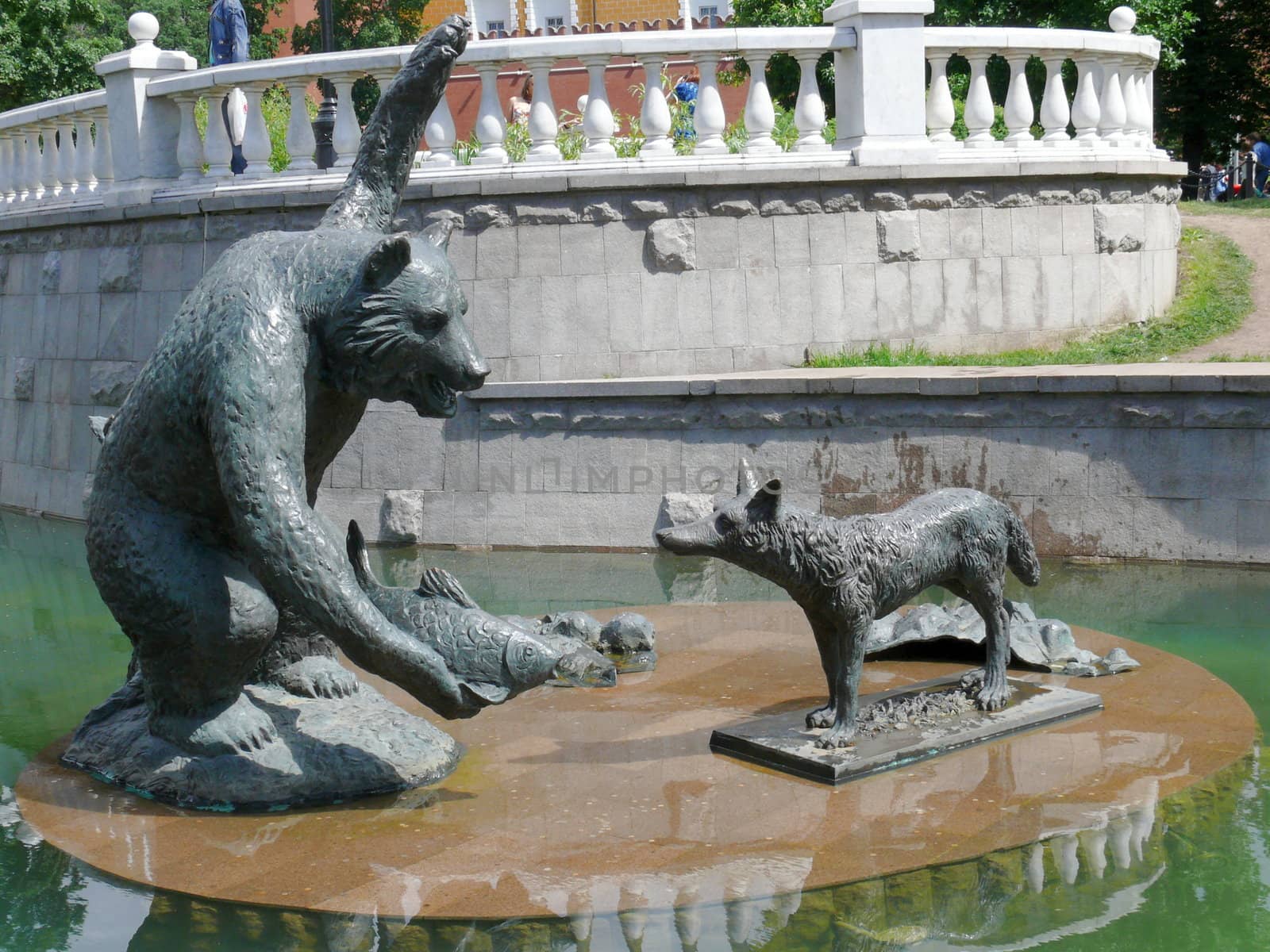 Sculptures in the fountain in ohotniy ryad - Moscow