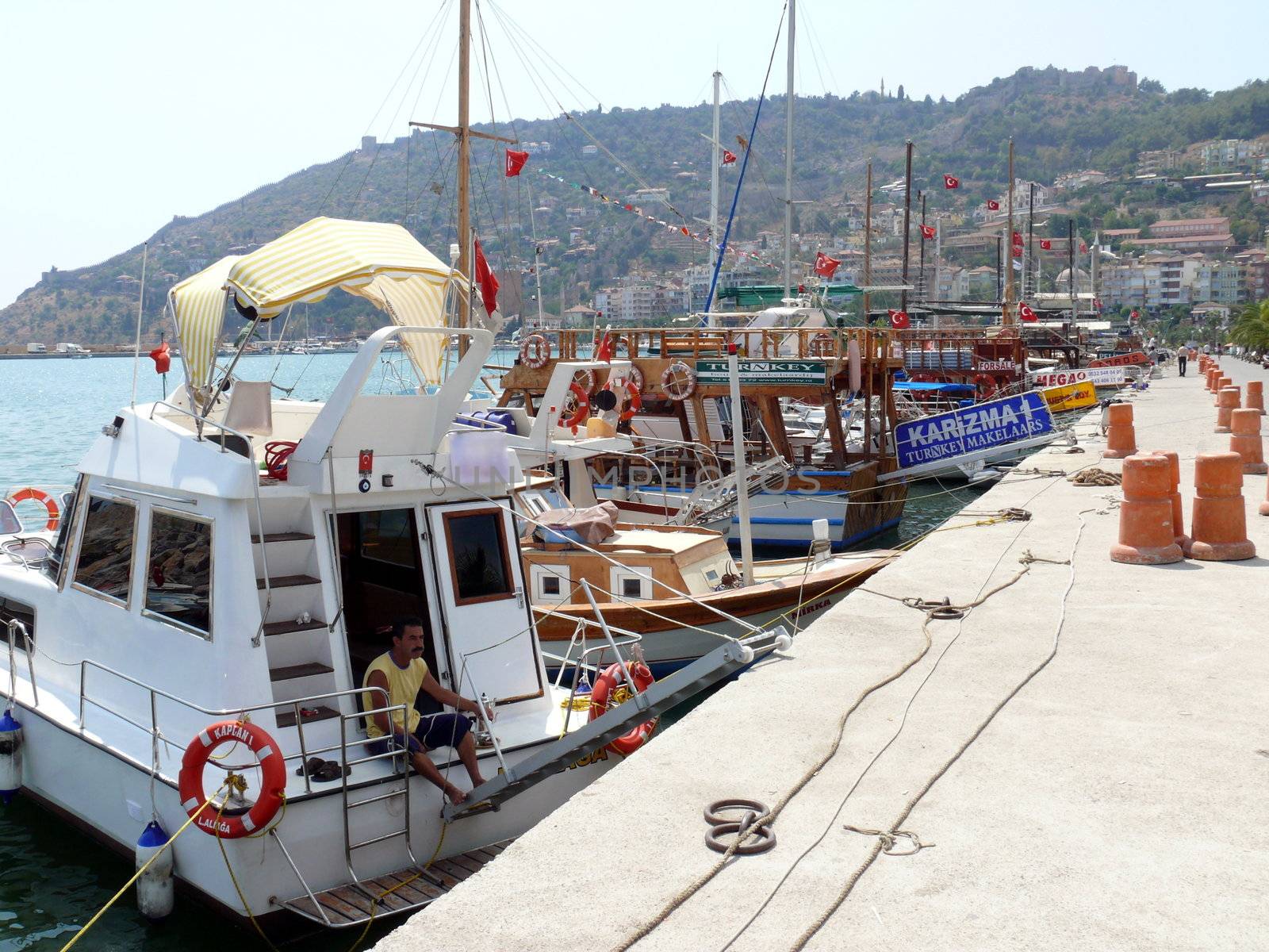 Boat in Alania bay - Tourkey by Stoyanov