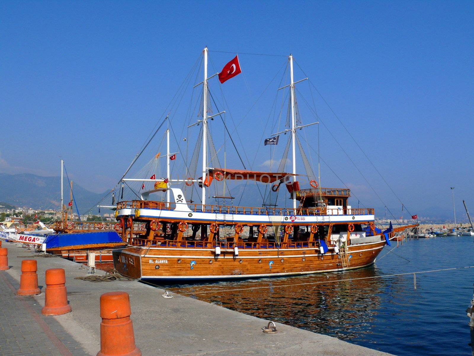 Boat in Alania bay - Tourkey by Stoyanov