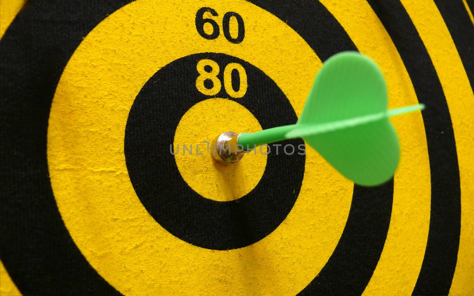 Dartboard with magnetic arrows by Stoyanov