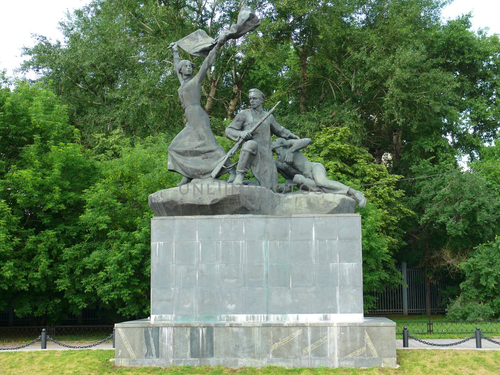 Monument to Barricade fighters in Krasnaya presnya - Moscow by Stoyanov