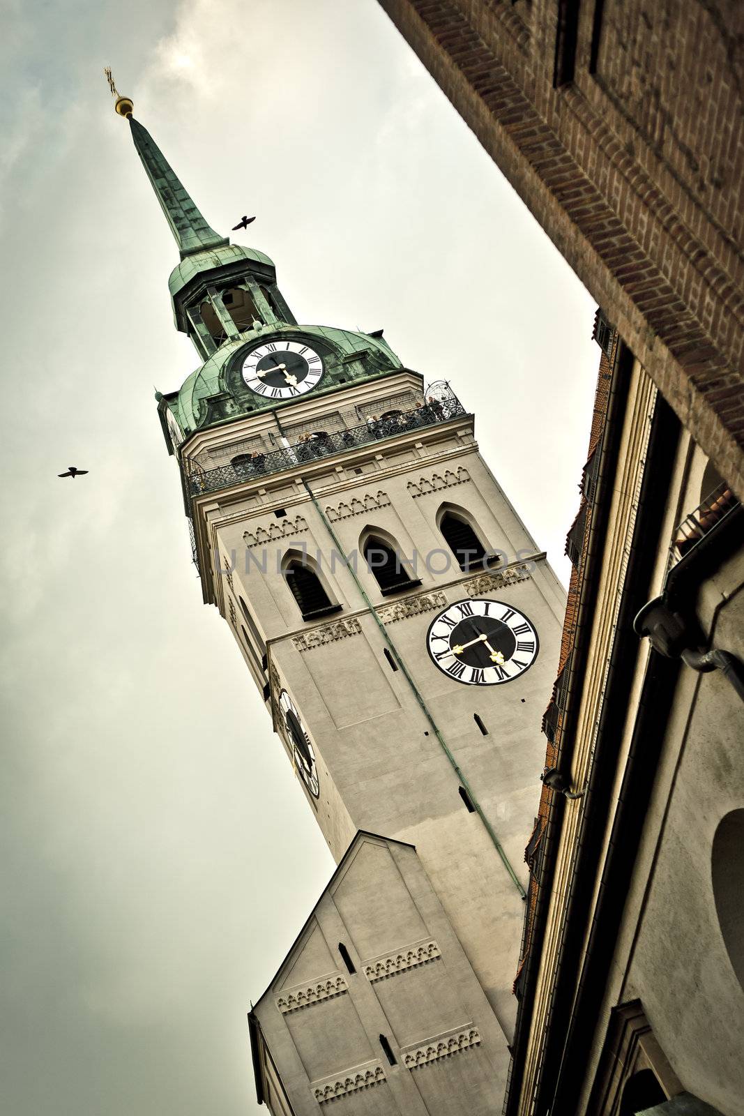 An image of the "Alte Peter" church in Munich Germany