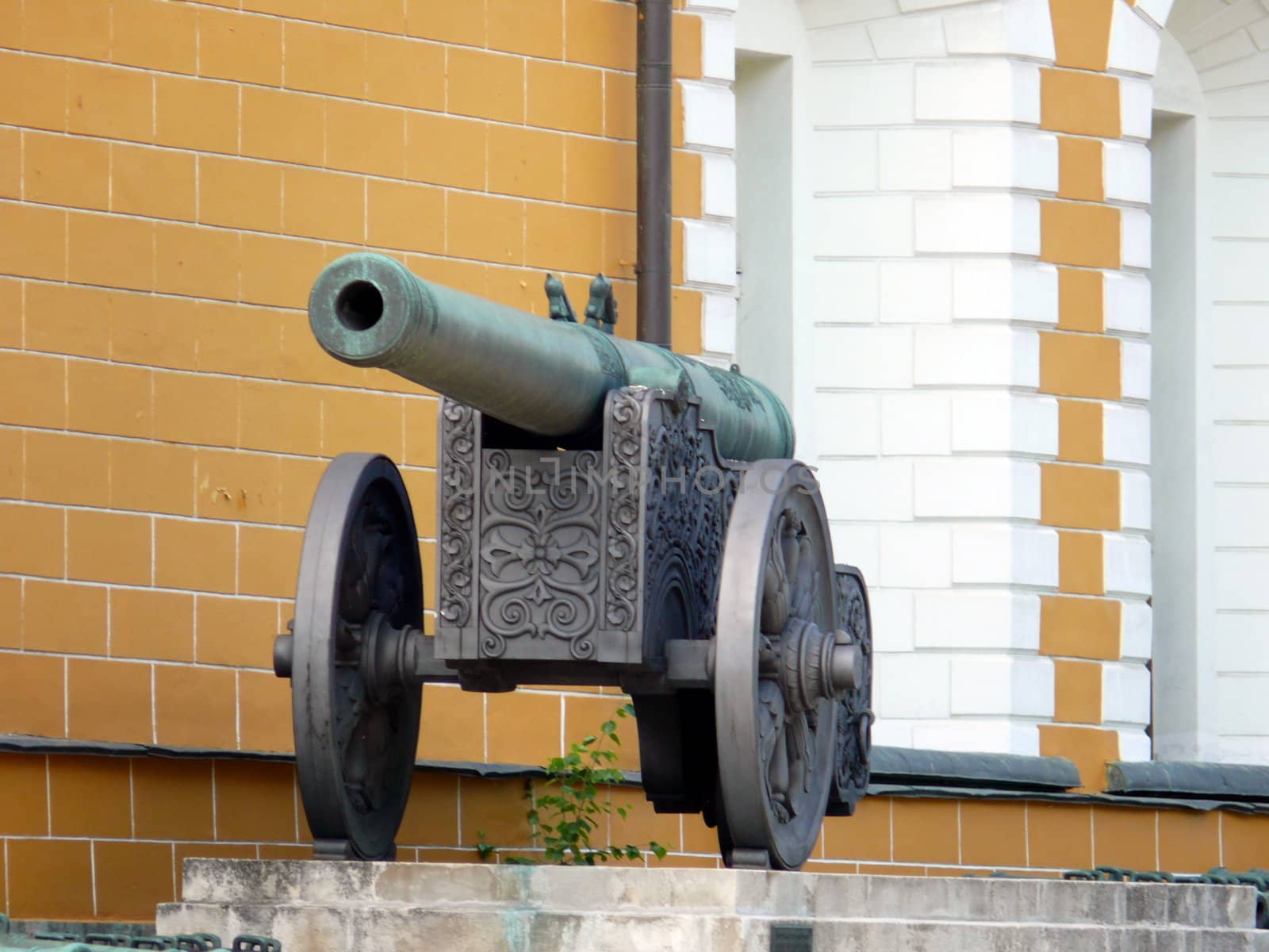 Cannon in the Kremlin territory