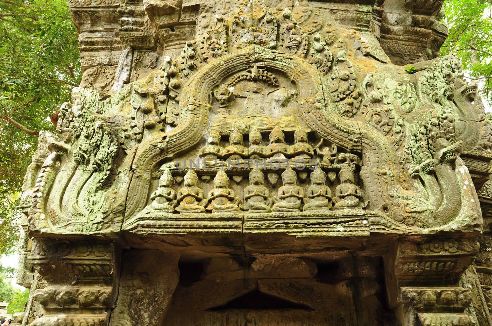 statue at angkor wat, cambodia