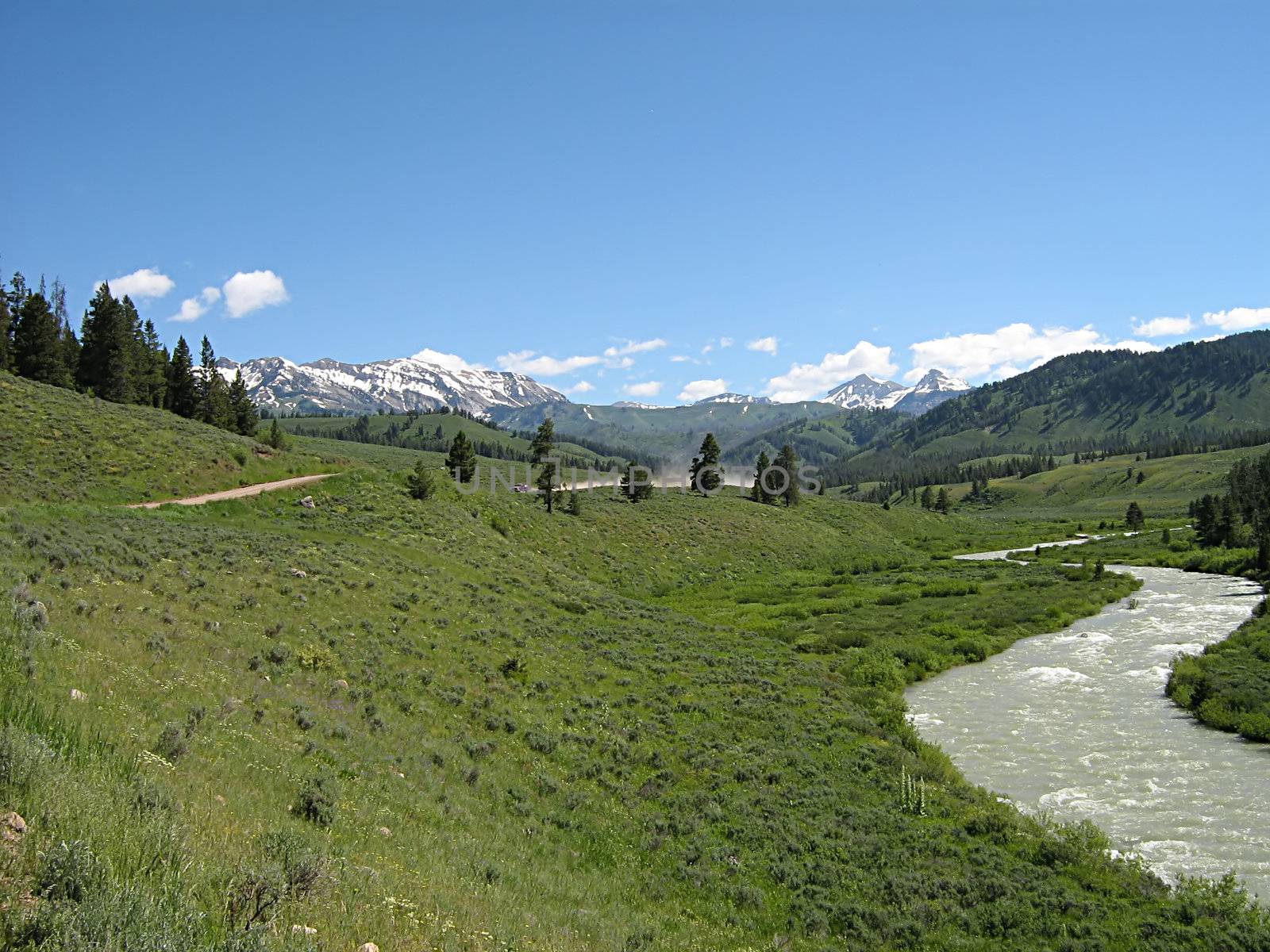 A photograph of mountain scenery in the United States.