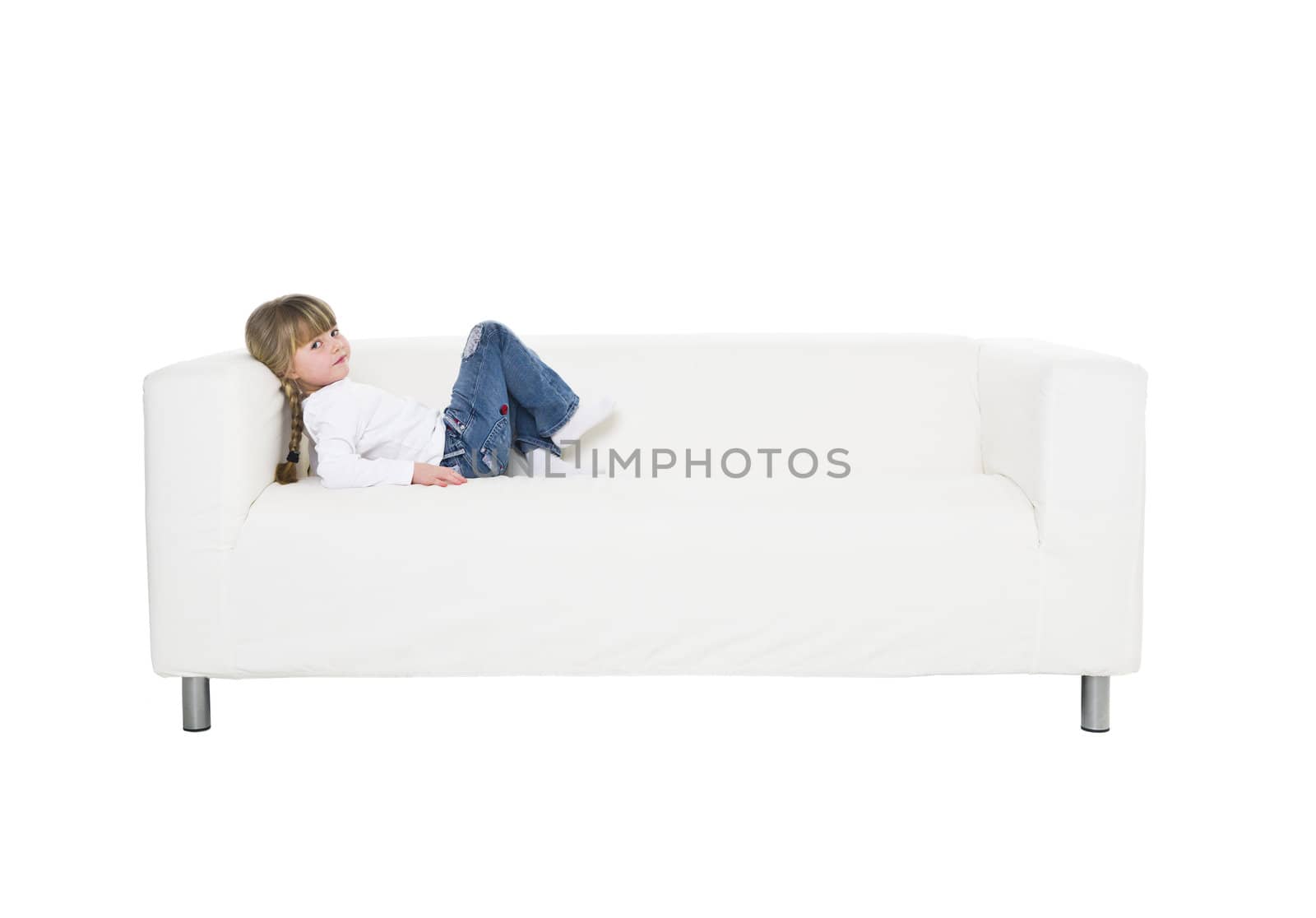 Young girl in a sofa by gemenacom