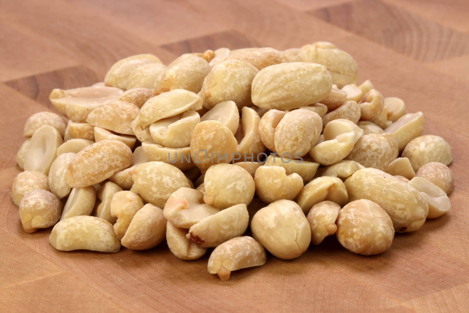 roasted peanuts by tacar